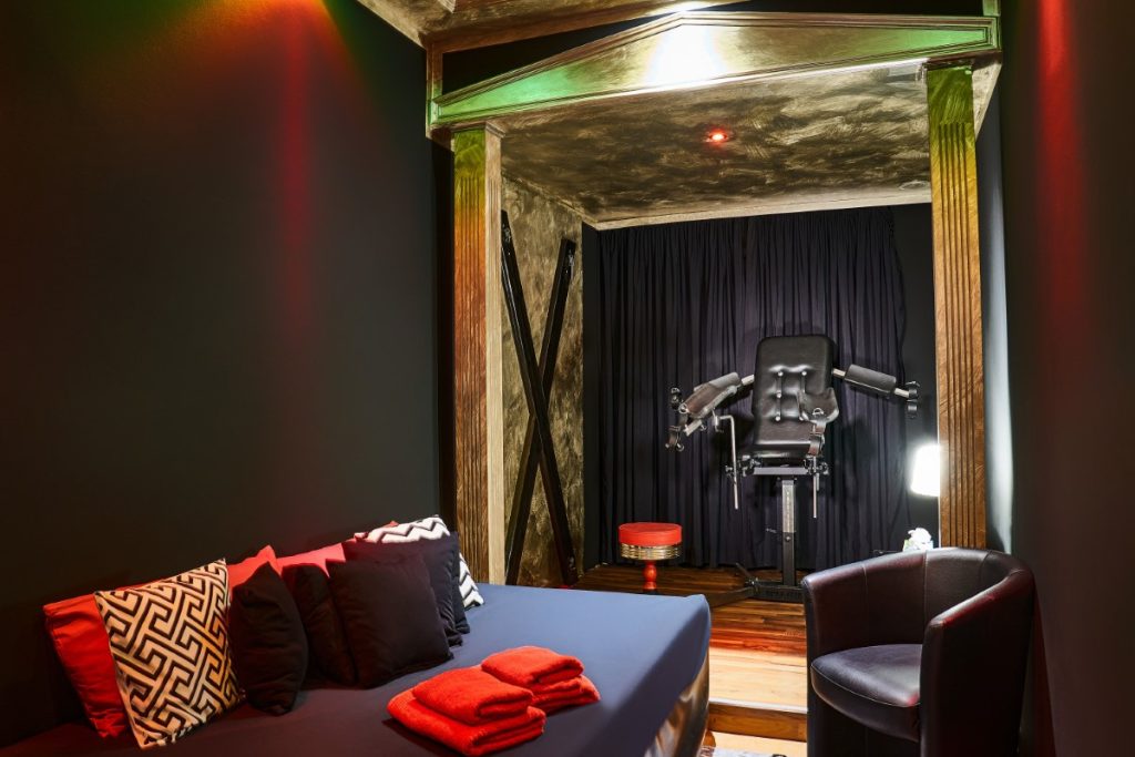 Dark Suite im Residenz Stundenhotel