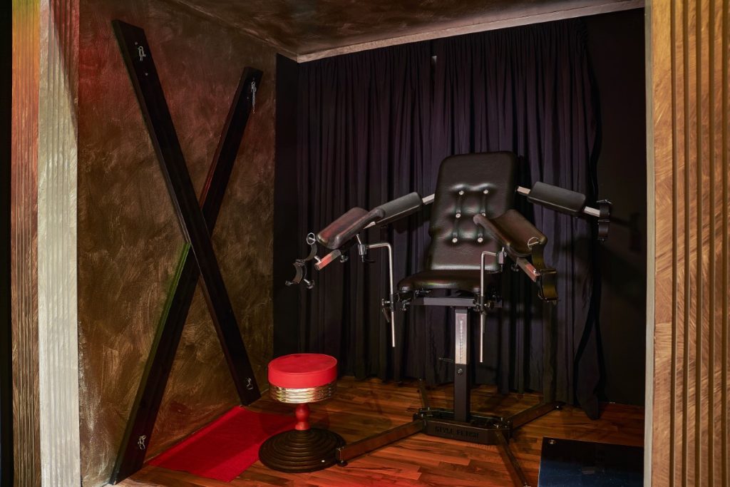 Dark Suite im Residenz Stundenhotel